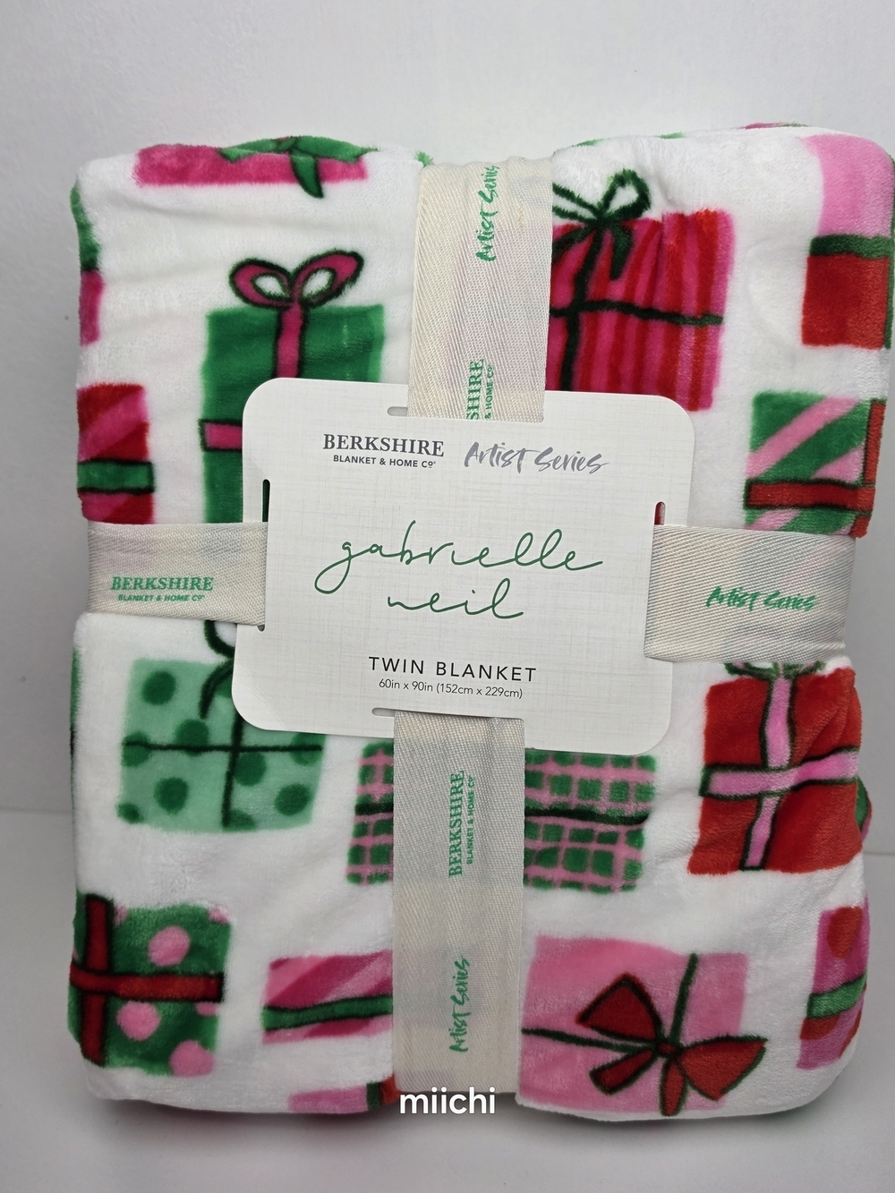 Berkshire Gabrielle Neil Twin Blanket Gifts - Picture 2 of 9